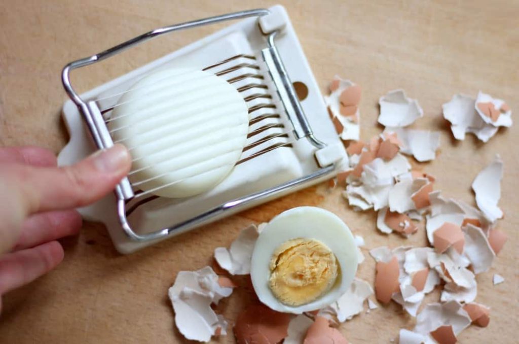 egg cutting machine